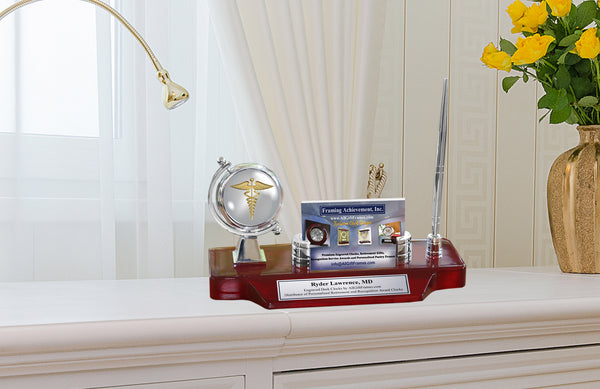 http://www.allgiftframes.com/cdn/shop/products/Doctor-Desk-Clock-2_grande.jpg?v=1654212673